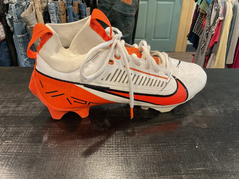 NIKE cleats size 7.5|234