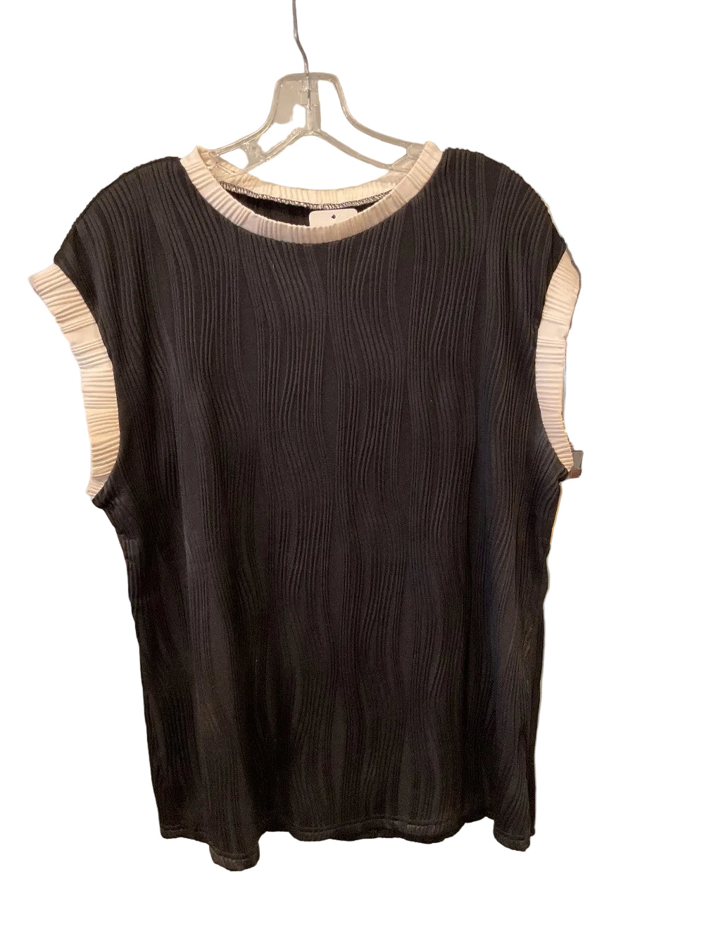 Sleeveless shirt|14