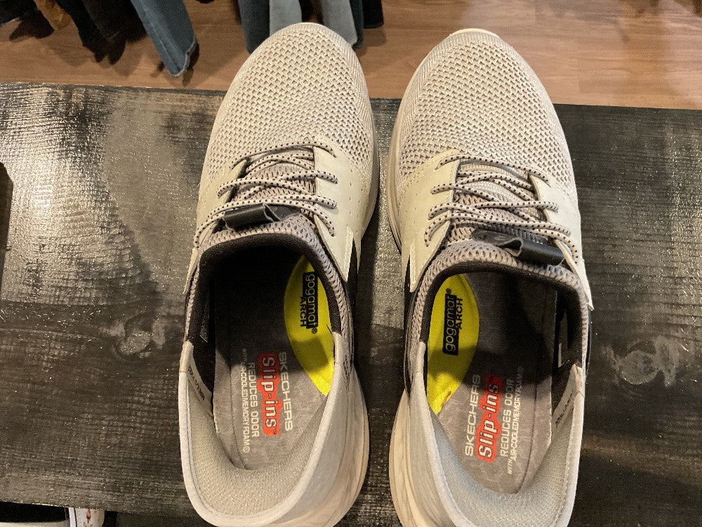 Tennis shoes|173