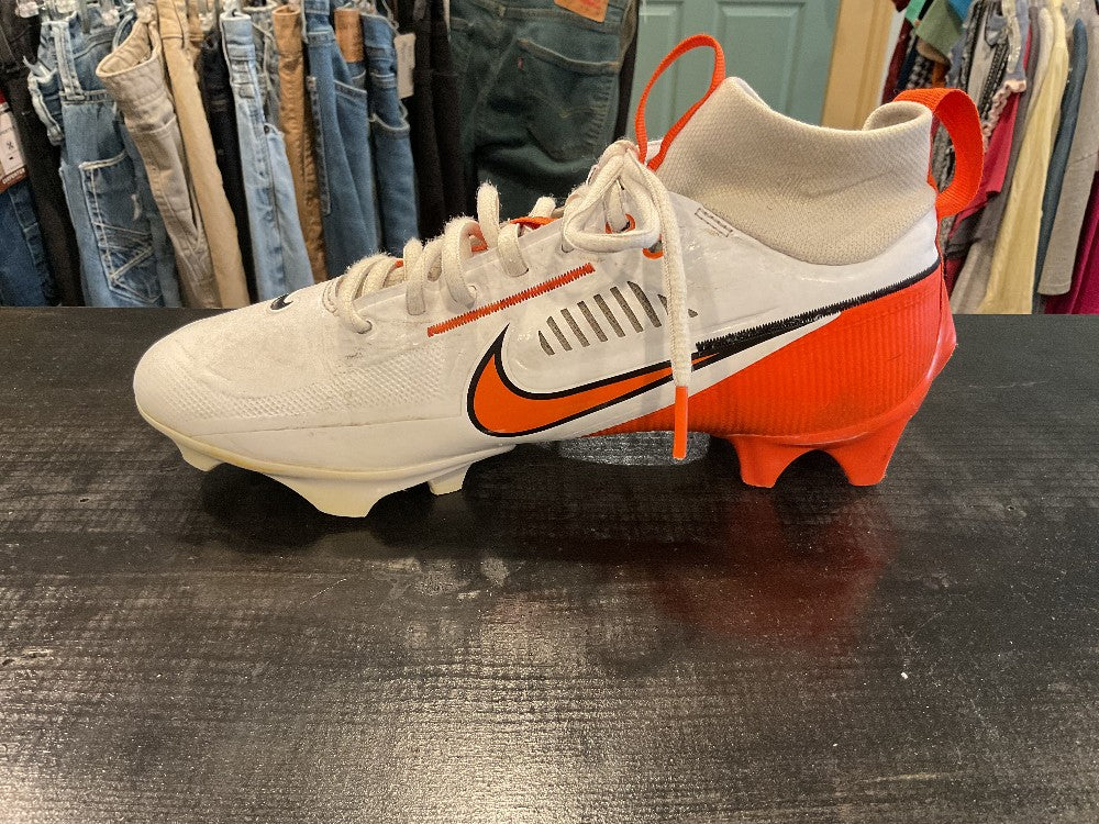 NIKE cleats size 7.5|233
