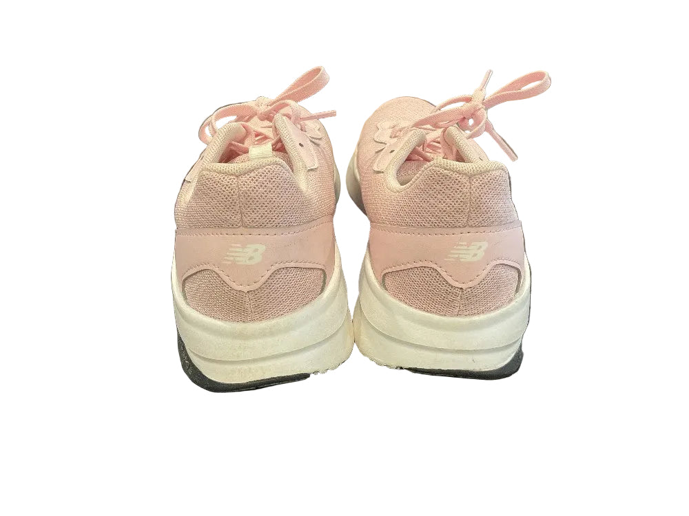 Tennis shoes|125