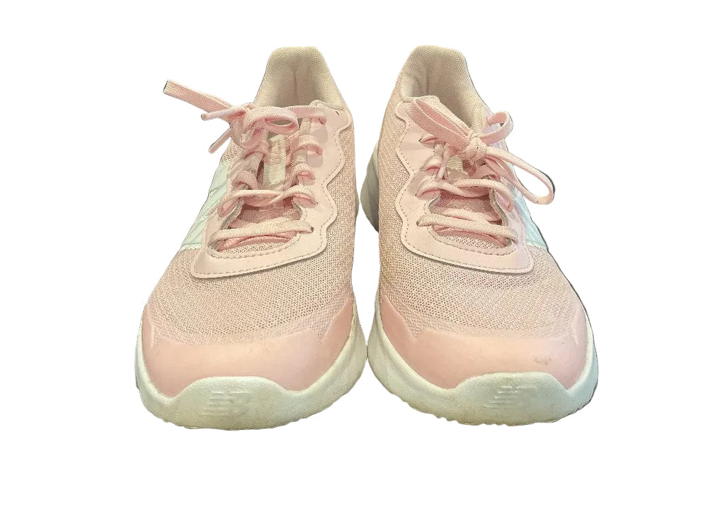 Tennis shoes|124